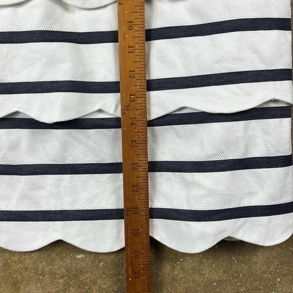 J. McLaughlin Providence petal pull on White and navy Striped skirt
Size: 2 - Picture 5 of 5